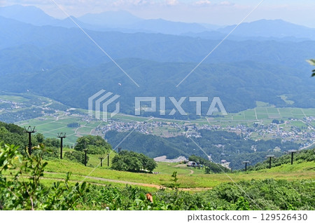 從葡萄園眺望遠野市的街道 從葡萄園眺望遠野市的街道 129526430