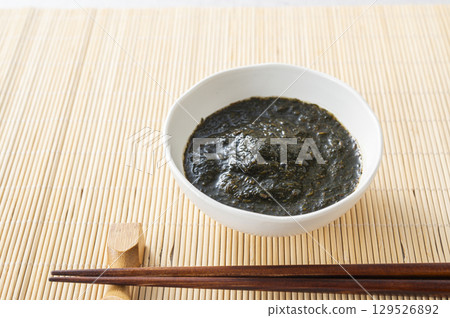 Akamoku seaweed pickled in soy sauce Akamoku seaweed pickled in soy sauce 129526892