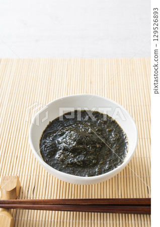 Akamoku seaweed pickled in soy sauce Akamoku seaweed pickled in soy sauce 129526893