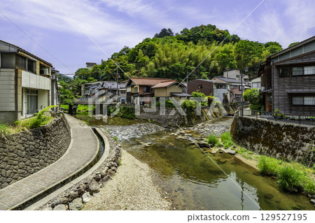 兵庫縣新溫泉町春樹川沿岸的湯村溫泉街 兵庫縣新溫泉町春樹川沿岸的湯村溫泉街 129527195