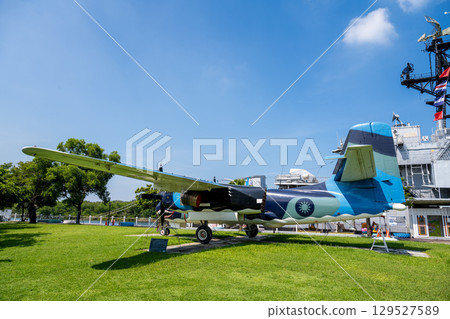 台灣台南-2025年:一架保存完好的PBY-5A「卡特琳娜」兩棲飛機在安平海軍驅逐艦展覽公園的草坪上 台灣台南-2025年:一架保存完好的PBY-5A「卡特琳娜」兩棲飛機在安平海軍驅逐艦展覽公園的草坪上 129527589