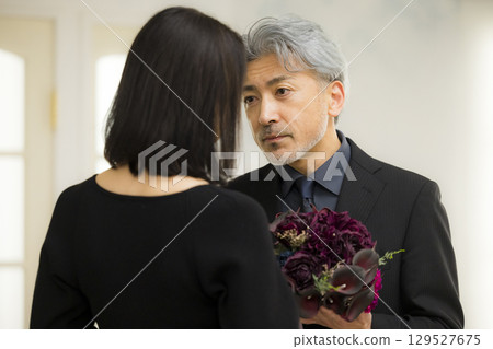 Image of a middle-aged couple dating 129527675
