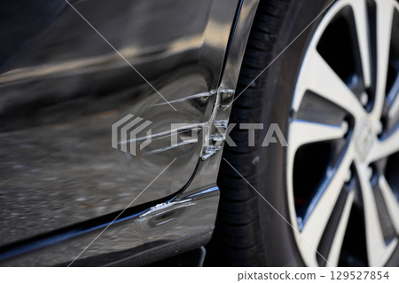 汽車刮痕 - 金屬片圖像 129527854