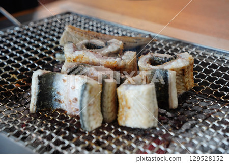 Grilled Eel Slices on Metal Grill 129528152