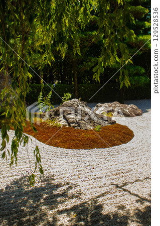[Kyoto Scenery] Taizoin Temple: Two elegant gardens: dry landscape garden and pond-style garden 129528536