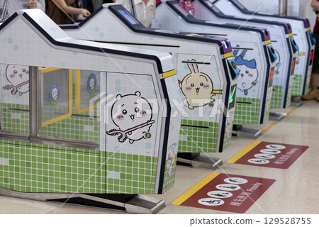 The popular Japanese animation Chiikawa has a large exhibition at the Tsim Sha Tsui MTR station and the waterfront, attracting 129528755