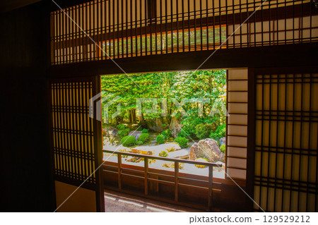 【京都風光】退藏院:兩大雅緻園林:枯山水庭園與池式庭園 【京都風光】退藏院:兩大雅緻園林:枯山水庭園與池式庭園 129529212