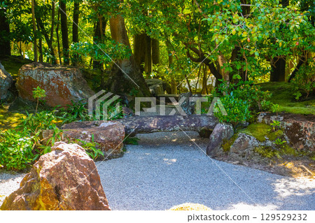 【京都風光】退藏院:兩大雅緻園林:枯山水庭園與池式庭園 【京都風光】退藏院:兩大雅緻園林:枯山水庭園與池式庭園 129529232