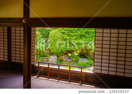 [Kyoto Scenery] Taizoin Temple: Two elegant gardens: dry landscape garden and pond-style garden 129529237