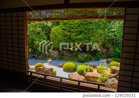 [Kyoto Scenery] Taizoin Temple: Two elegant gardens: dry landscape garden and pond-style garden 129529251
