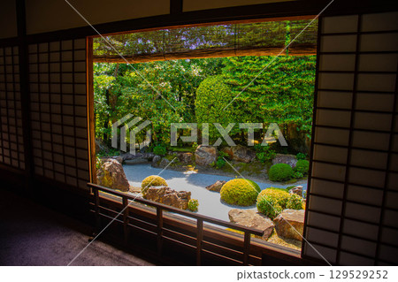 [Kyoto Scenery] Taizoin Temple: Two elegant gardens: dry landscape garden and pond-style garden 129529252