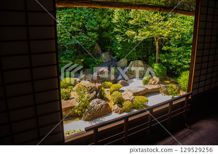 【京都風光】退藏院:兩大雅緻園林:枯山水庭園與池式庭園 【京都風光】退藏院:兩大雅緻園林:枯山水庭園與池式庭園 129529256
