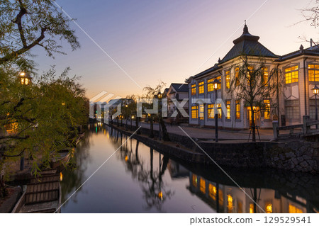 Kurashiki City, Okayama Prefecture in winter: Kurashiki Bikan Historical Quarter at dusk 129529541