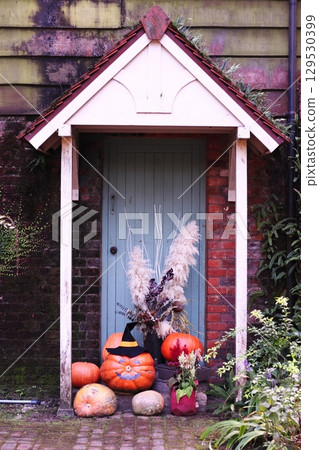 big halloween pumpkin 129530399
