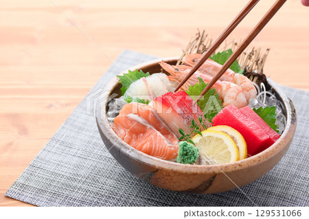 A luxurious sashimi platter with plenty of fresh seafood and sake. High-quality food photos perfect for banquets and menus. 129531066