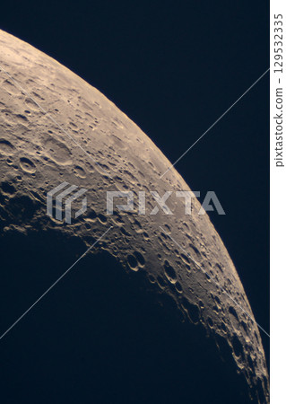 High resolution image captures moon's southern crescent cratered limb 129532335