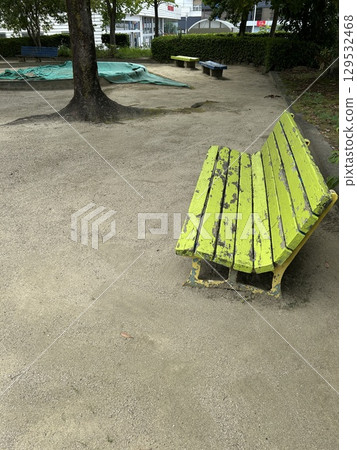 Bench in a park with nobody 129532468