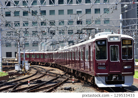 Hankyu Takarazuka Line 1000 series arriving at Osaka Umeda Hankyu Takarazuka Line 1000 series arriving at Osaka Umeda 129533433