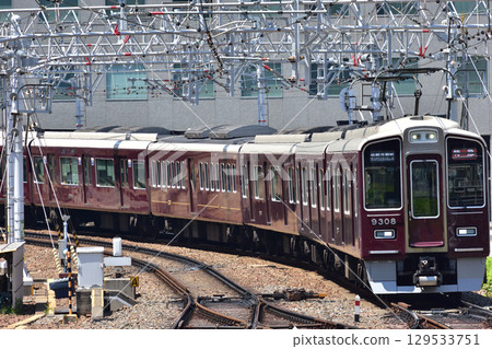 阪急京都線 9300 系列抵達大阪梅田 阪急京都線 9300 系列抵達大阪梅田 129533751