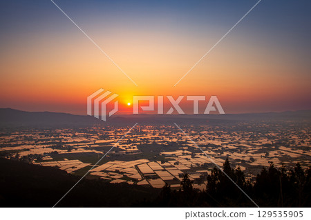 Toyama_Evening view of scattered villages in the Tonami Plain 129535905