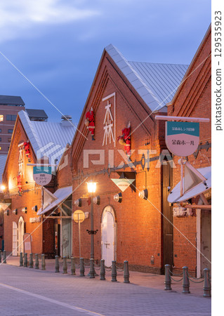 函館_冬季紅磚倉庫夜景 129535923