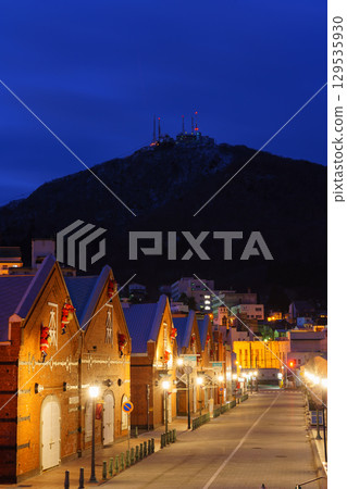 函館_冬季紅磚倉庫夜景 129535930