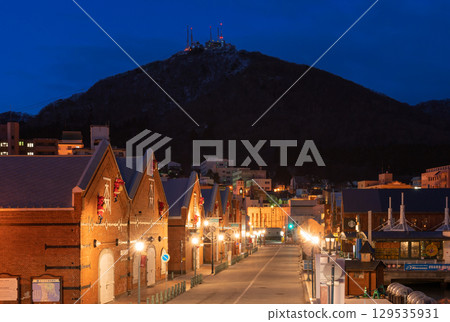 函館_冬季紅磚倉庫夜景 129535931