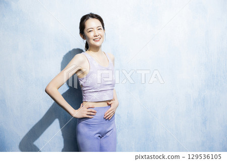 女人伸展 女人伸展 129536105