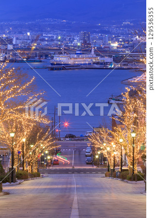 北海道函館_八幡坂的冬季夜景 129536355
