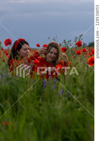 Women in Red in a Poppy Field Women in Red in a Poppy Field 129538055