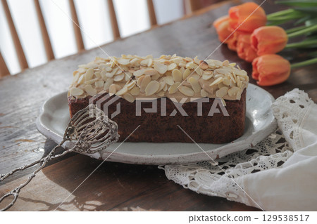 胡蘿蔔蛋糕配杏仁 胡蘿蔔蛋糕配杏仁 129538517