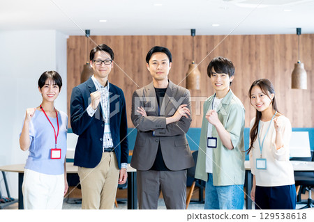 Business person working in the office 129538618