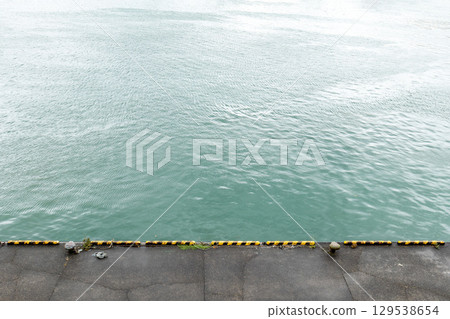 Harbor quay and calm sea 129538654