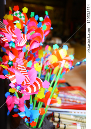 旅行目的地的紀念品商店，風車 129538754