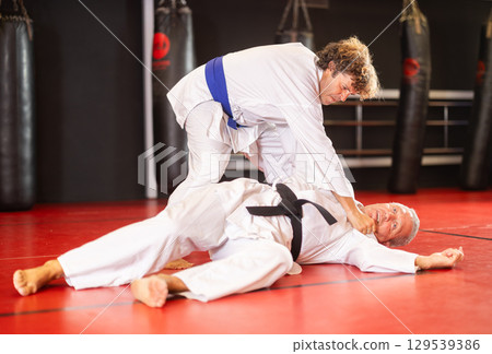 man, males, stance 129539386