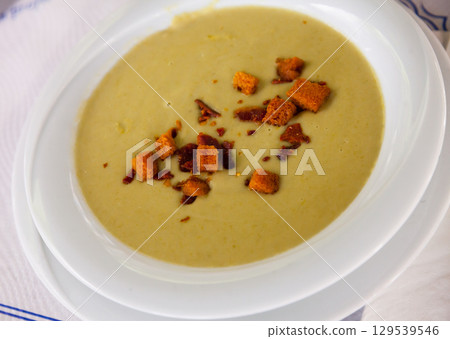 Vegetable soup puree with croutons Vegetable soup puree with croutons 129539546
