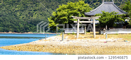 A view from the opposite bank of Osake Shrine's Otabisho on Ikushima Island in Ako City, Hyogo Prefecture 129540875
