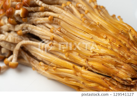 Image of Chaenoki mushrooms (stock photo) 129541127