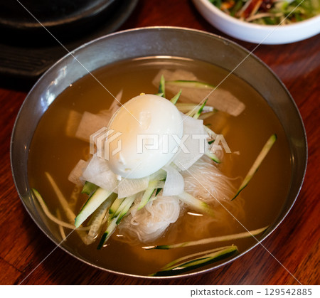 Korean cold noodles, cold noodles, sueyomeeon, food, cuisine, 물냉면 Naengmyeon, スイレイメン 129542885
