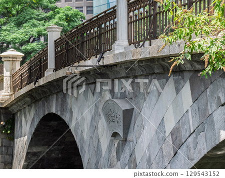 東京現存最古老的石橋常盤橋的橋匾 129543152