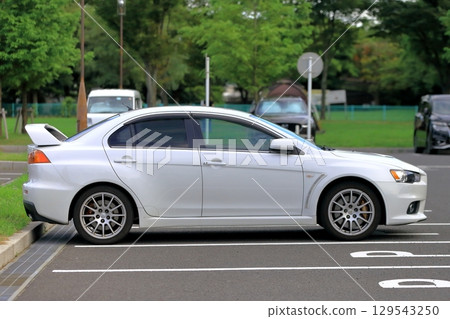 白色國產跑車形象 白色國產跑車形象 129543250