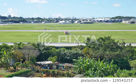 從路邊站嘉手納眺望嘉手納空軍基地 從路邊站嘉手納眺望嘉手納空軍基地 129543257
