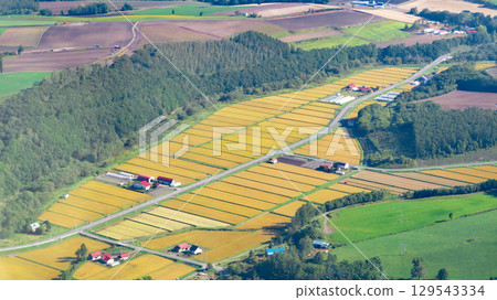 autumn countryside 129543334