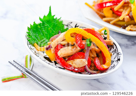 Colorful stir-fried chicken with green peppers Colorful stir-fried chicken with green peppers 129546226