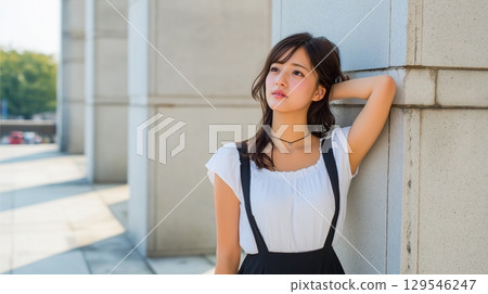 焦慮的女人把手放在頭上 129546247
