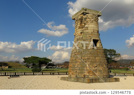 Gyeongju, the ancient capital of Korea: Daereungwon, a historic district where many densely packed ancient tombs remain, and Cheomseongdae, which remains in one corner 129546778