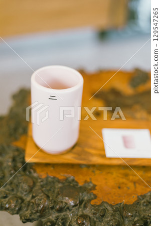 black drip coffee in ceramic cup. black drip coffee in ceramic cup. 129547265