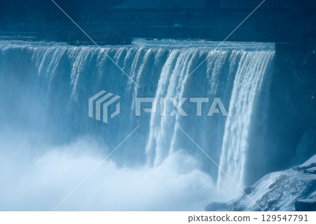 尼加拉瀑布和岩層 129547791