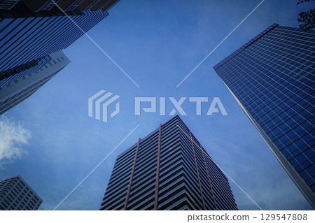 Skyscrapers and blue sky in Shinjuku 129547808