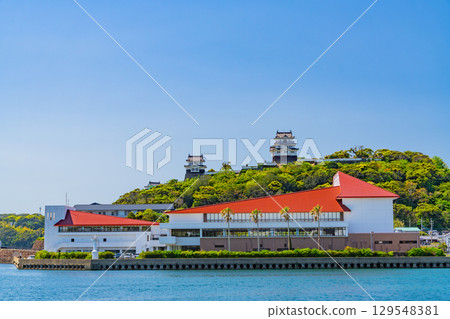 [Hirado Island, Nagasaki Prefecture] Hirado Castle seen from Hirado Port 129548381